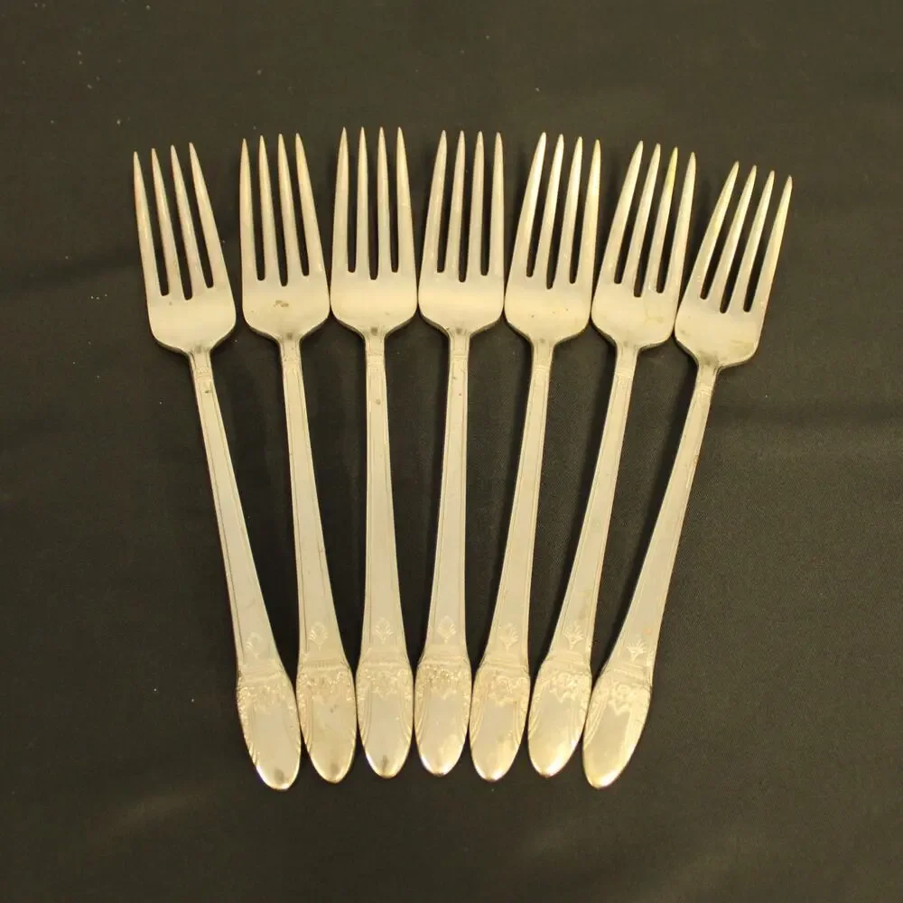 1847 Rogers Bros First Love International Silver Plate 1941 Dinner Forks #7